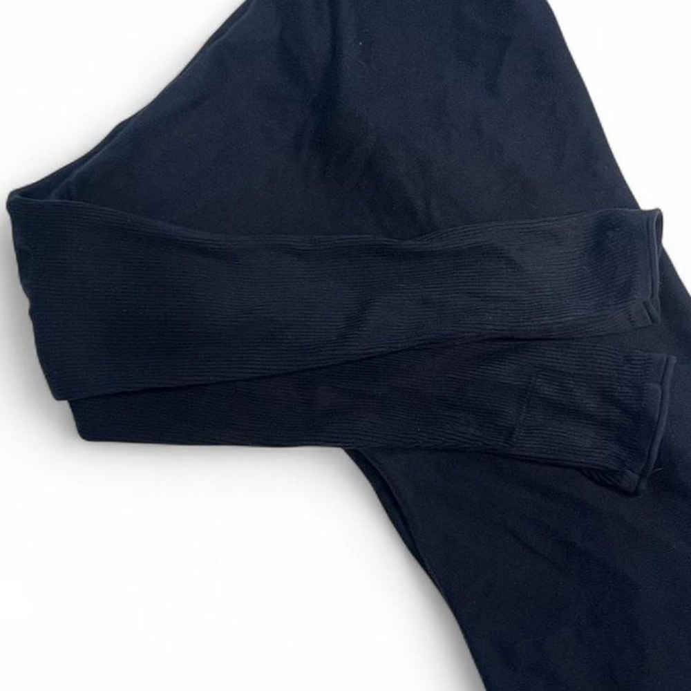 Lululemon Navy Blue Long-Sleeve Top with Ribbed Sleeves and‎ Thumb Holes - Picture 8 of 8